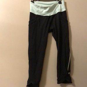 Lululemon bottoms size 4 no tag only size dot